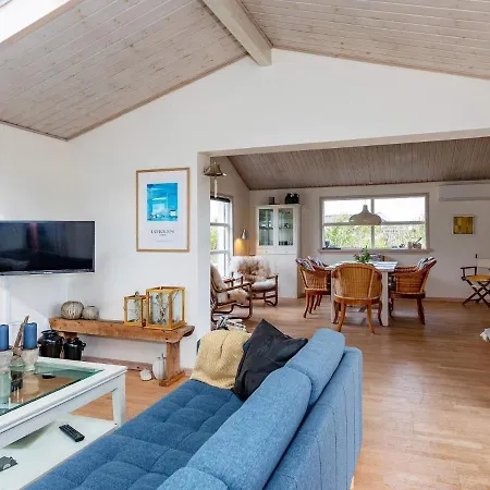 Two-bedroom In 20 *